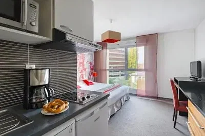 Cocina; electrodomésticos, luz natural