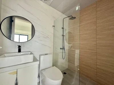 Bagno; pavimento in piastrelle, ristrutturato, luce naturale