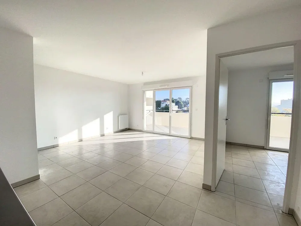 Wohnzimmer; fliesenboden, tageslicht, blick