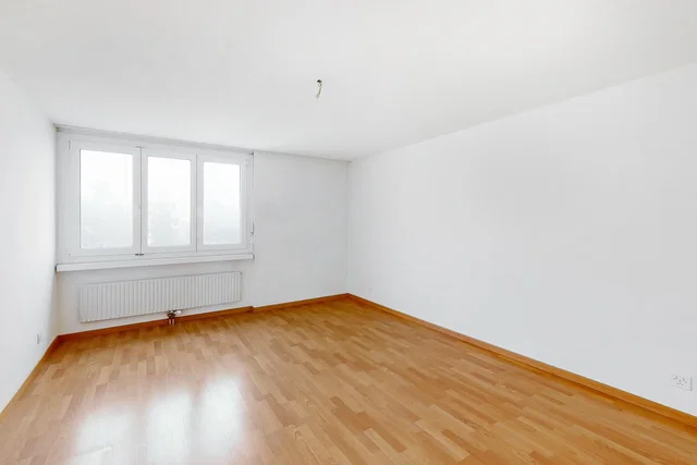 Schlafzimmer; holzboden, tageslicht