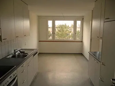 Küche; tageslicht, fliesenboden, küchengeräte