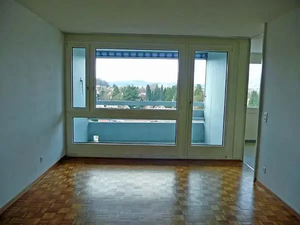 Wohnzimmer; blick, holzboden, tageslicht