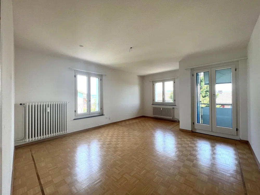 Wohnzimmer; holzboden, tageslicht
