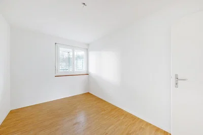 Schlafzimmer; holzboden, tageslicht