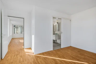 Schlafzimmer; holzboden, tageslicht