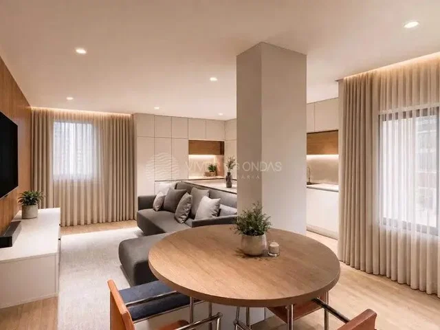 Oturma odası; doğal ışık, modern stil, ahşap zemin, tadilatlı