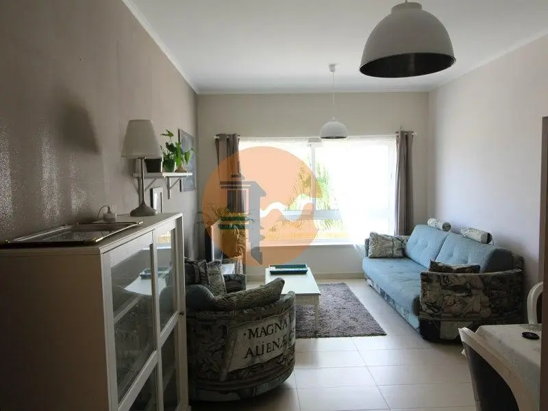 Salon; carrelage, lumière naturelle