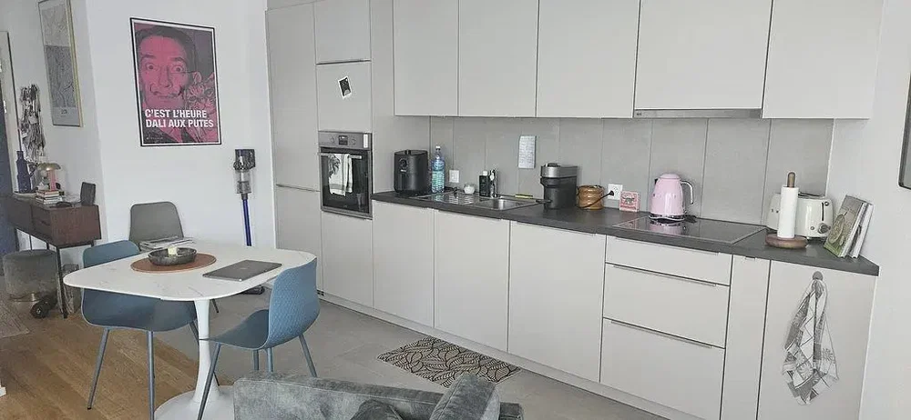Küche; küchengeräte, tageslicht, moderner stil