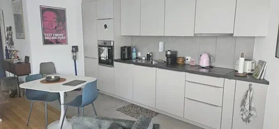 Küche; küchengeräte, tageslicht, moderner stil