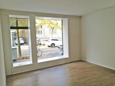 Wohnzimmer; tageslicht, holzboden, blick