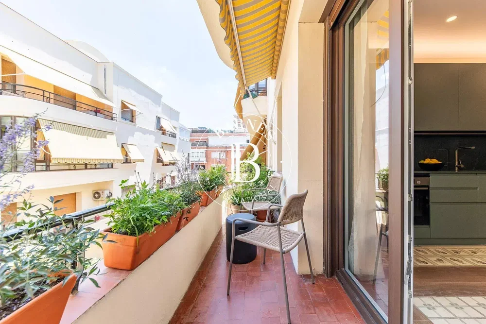 Balkon; manzara, doğal ışık, fayans zemin, tadilatlı
