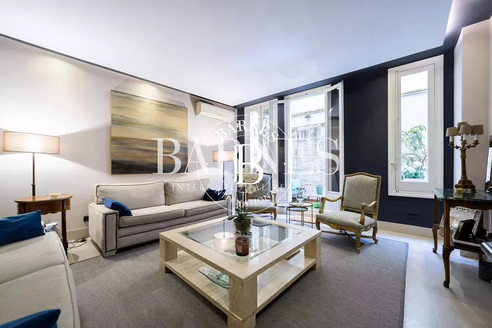 Soggiorno; luce naturale, stile moderno