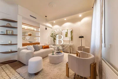 Living room; modern style, natural light, wood floor