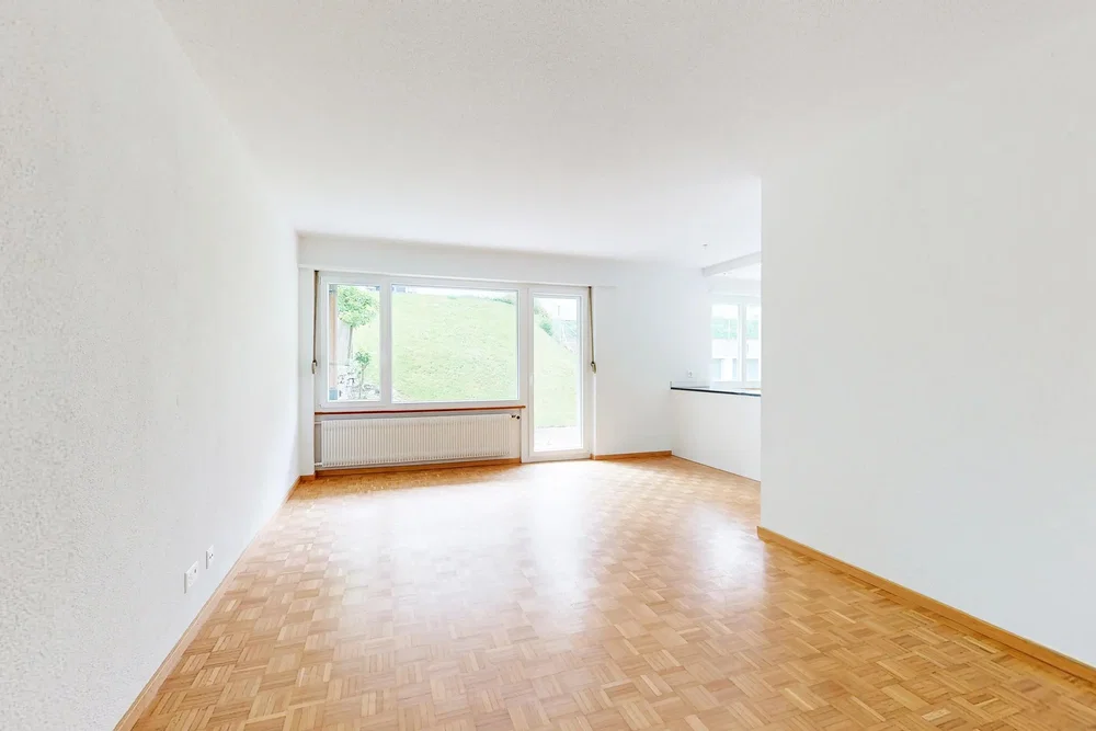Wohnzimmer; holzboden, tageslicht