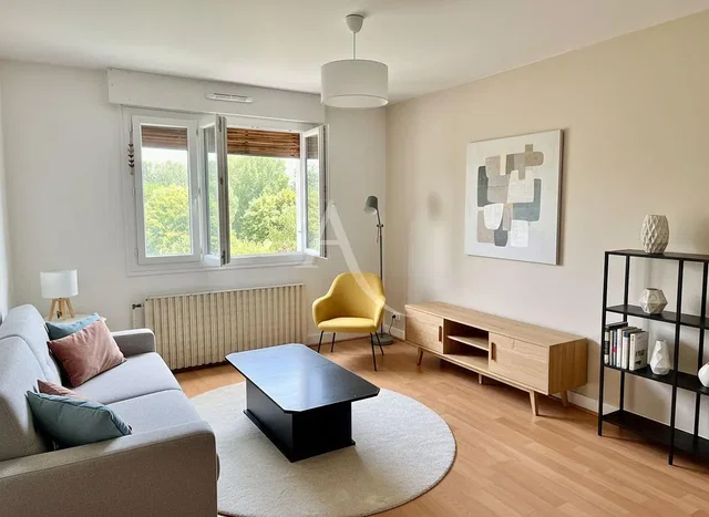 Oturma odası; doğal ışık, modern stil