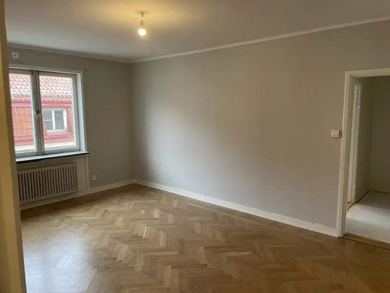 Schlafzimmer; holzboden, tageslicht