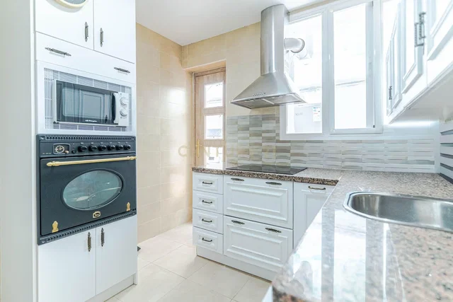 Cocina; electrodomésticos, luz natural, renovado