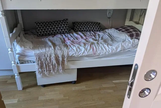 Schlafzimmer; holzboden