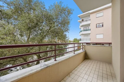 Balkon; pločice, prirodno svjetlo, pogled