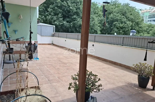 Terrasse; carrelage, lumière naturelle, vue