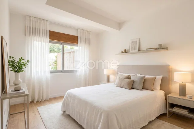 Quarto; luz natural, chão de madeira, estilo moderno