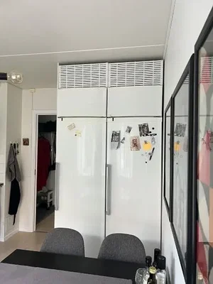 Küche; küchengeräte, fliesenboden, tageslicht