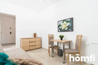 Dnevna soba; prirodno svjetlo, drveni pod, moderni stil