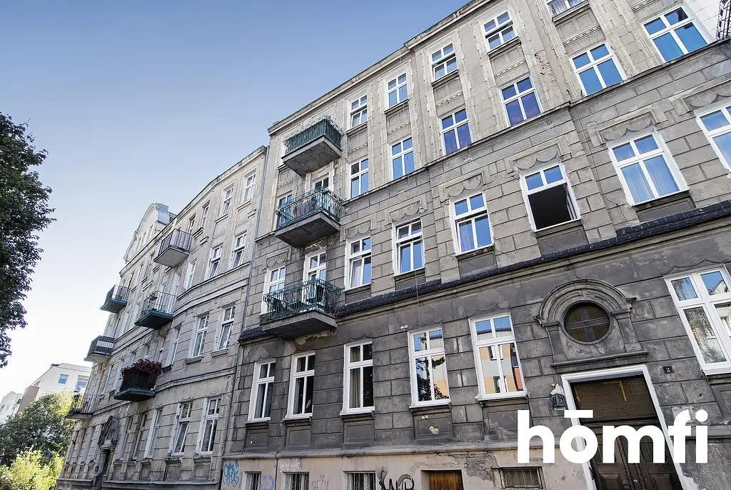 House and surroundings