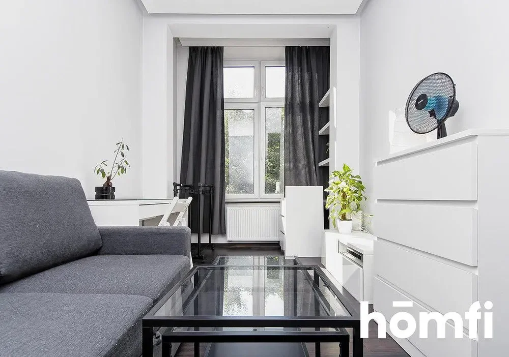 Living room; modern style, wood floor, natural light