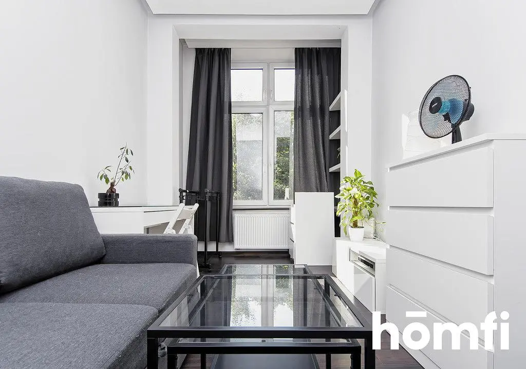 Living room; modern style, wood floor, natural light
