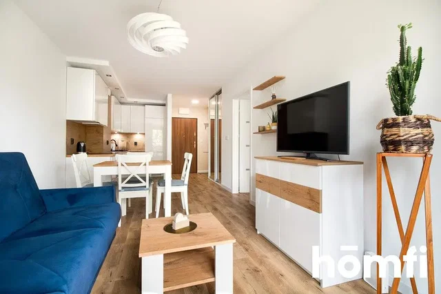 Woonkamer; natuurlijk licht, houten vloer, moderne stijl