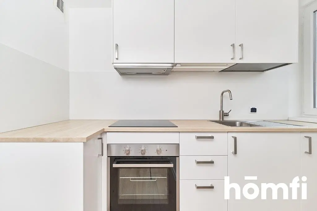 Keuken; keukenapparatuur, natuurlijk licht, gerenoveerd