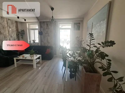 Σαλόνι; ξύλινο πάτωμα, φυσικό φως, μοντέρνο στυλ
