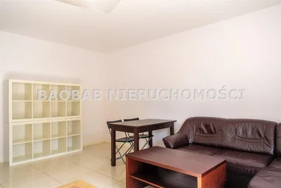 Salon; carrelage, lumière naturelle