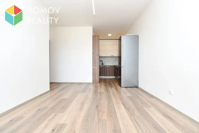 Salon; podłoga drewniana, światło dzienne, wyremontowany, sprzęt kuchenny