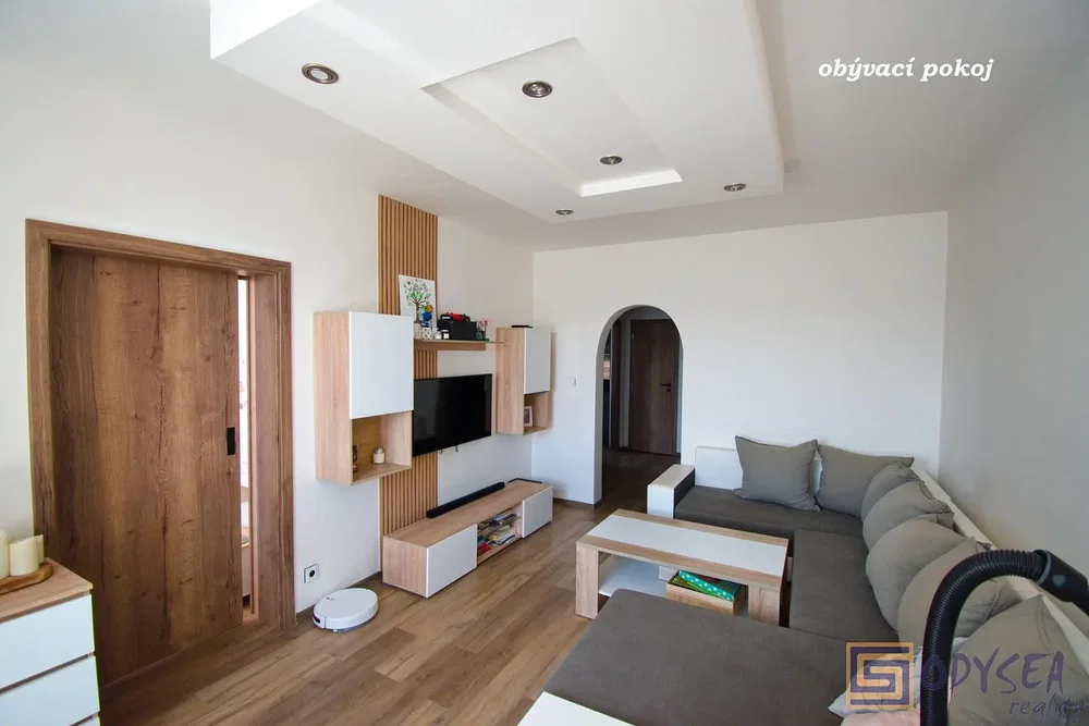 Wohnzimmer; holzboden, tageslicht, moderner stil