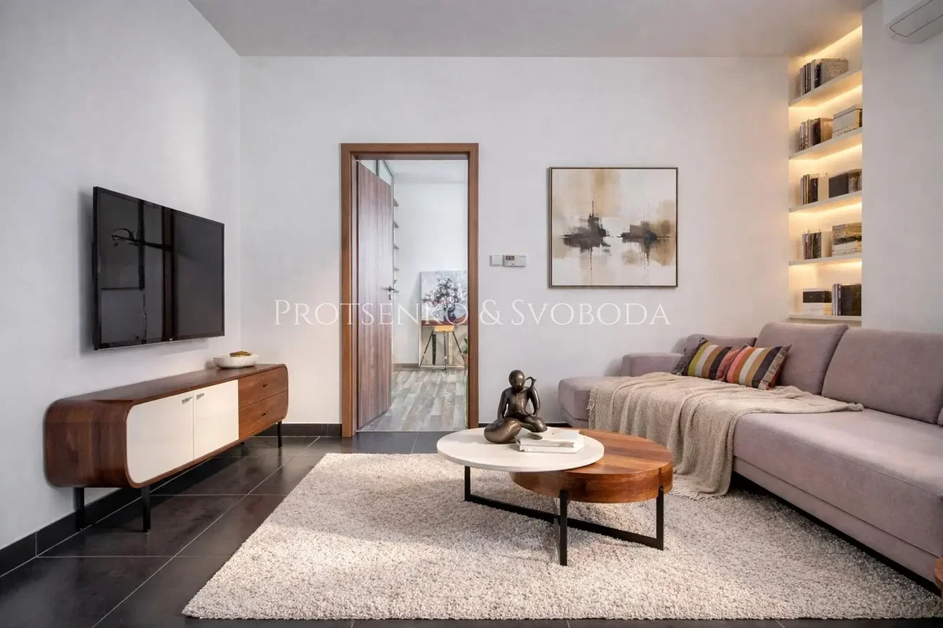 Living room; modern style, wood floor, natural light, renovated