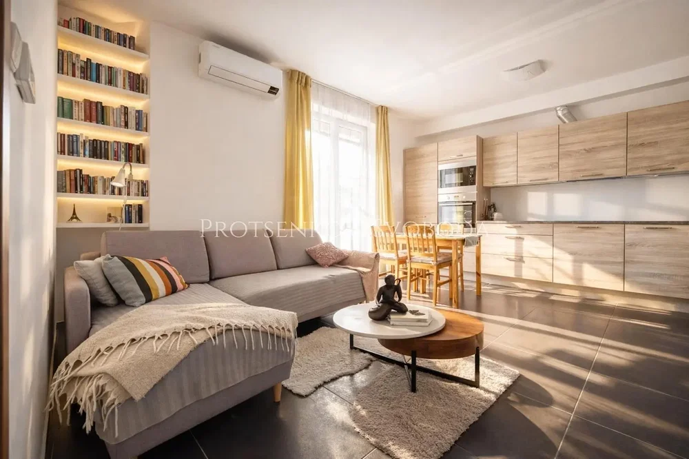 Living room; natural light, tile floor, wood beams
