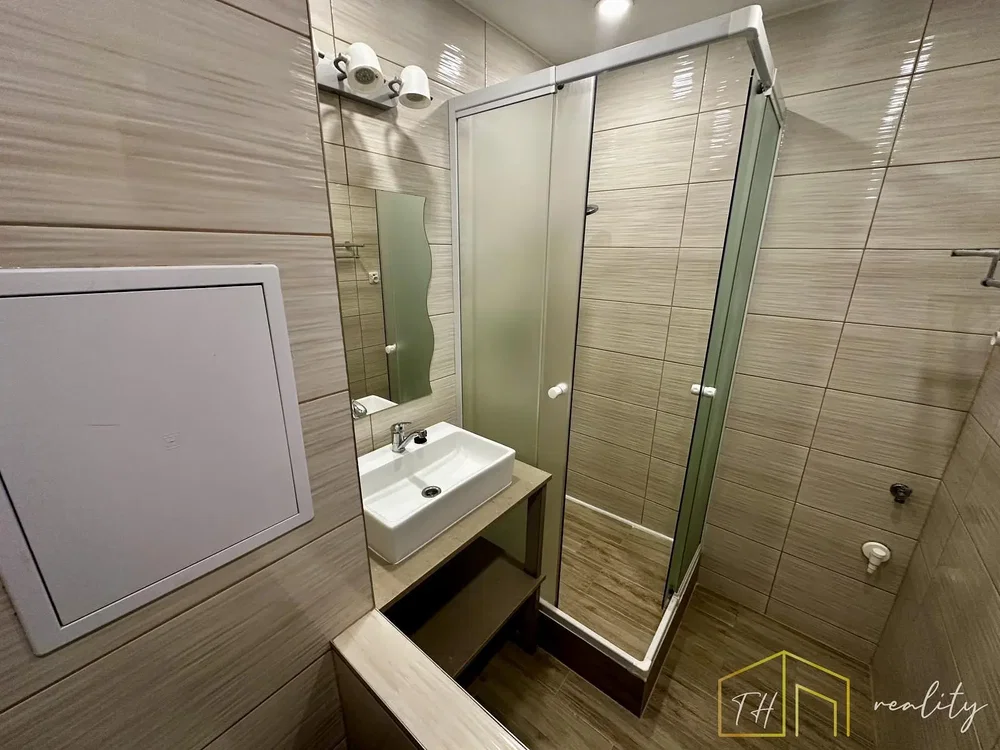 Badezimmer; fliesenboden, renoviert, tageslicht