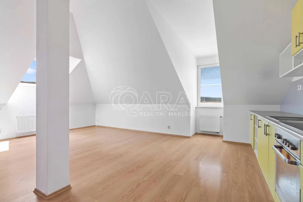 Küche; holzboden, tageslicht, küchengeräte