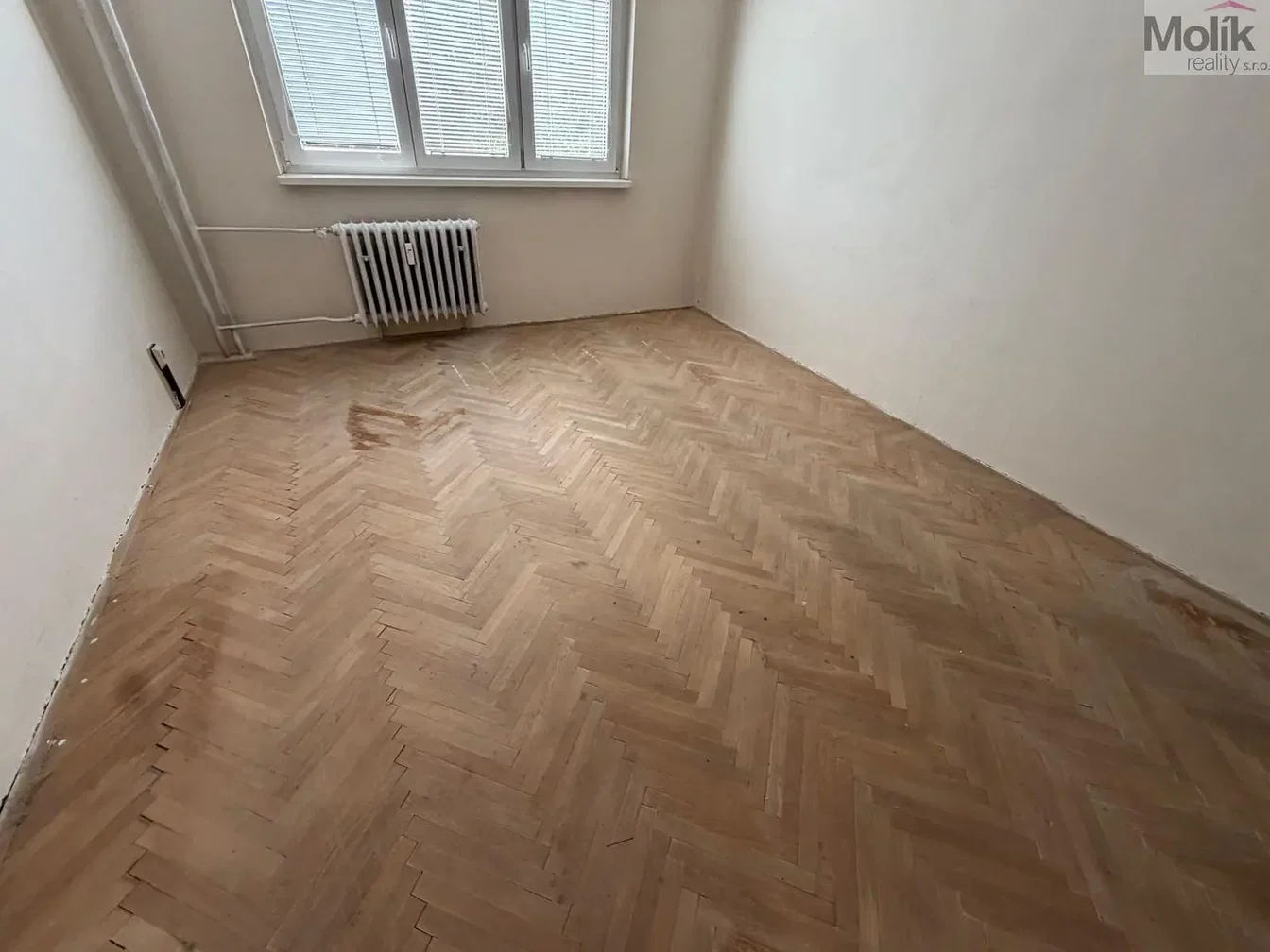 Sonstiges; holzboden, renovierungsbedürftig, tageslicht