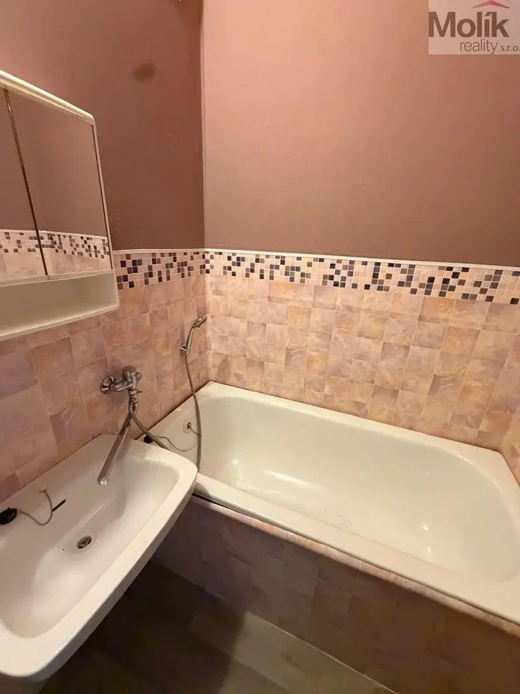 Badezimmer; fliesenboden