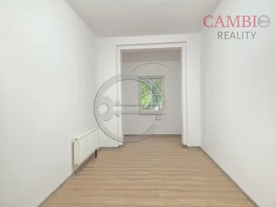 Остало; дрвени под, природно светло