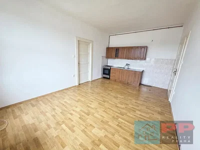 Küche; holzboden, küchengeräte