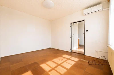 Autre; lumière naturelle, parquet