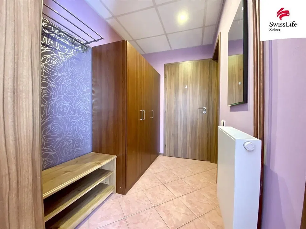 Garderobe; fliesenboden