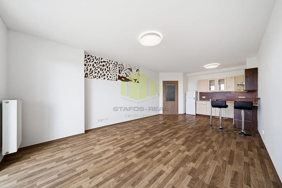 Living room; wood floor, kitchen appliances, natural light