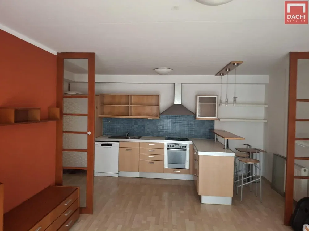 Кухиња; кухињски апарати, природно светло