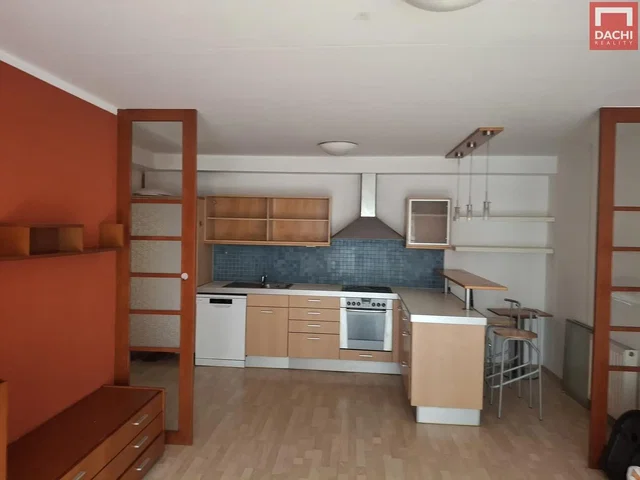 Кухиња; кухињски апарати, природно светло
