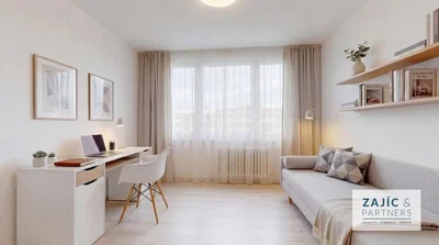 Salón; estilo moderno, luz natural, suelo de madera